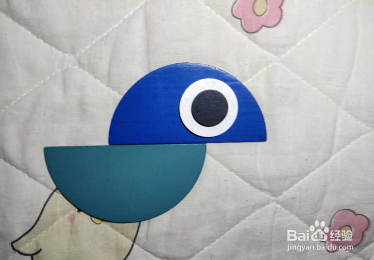 用形状积木怎么拼一只雏鸟？