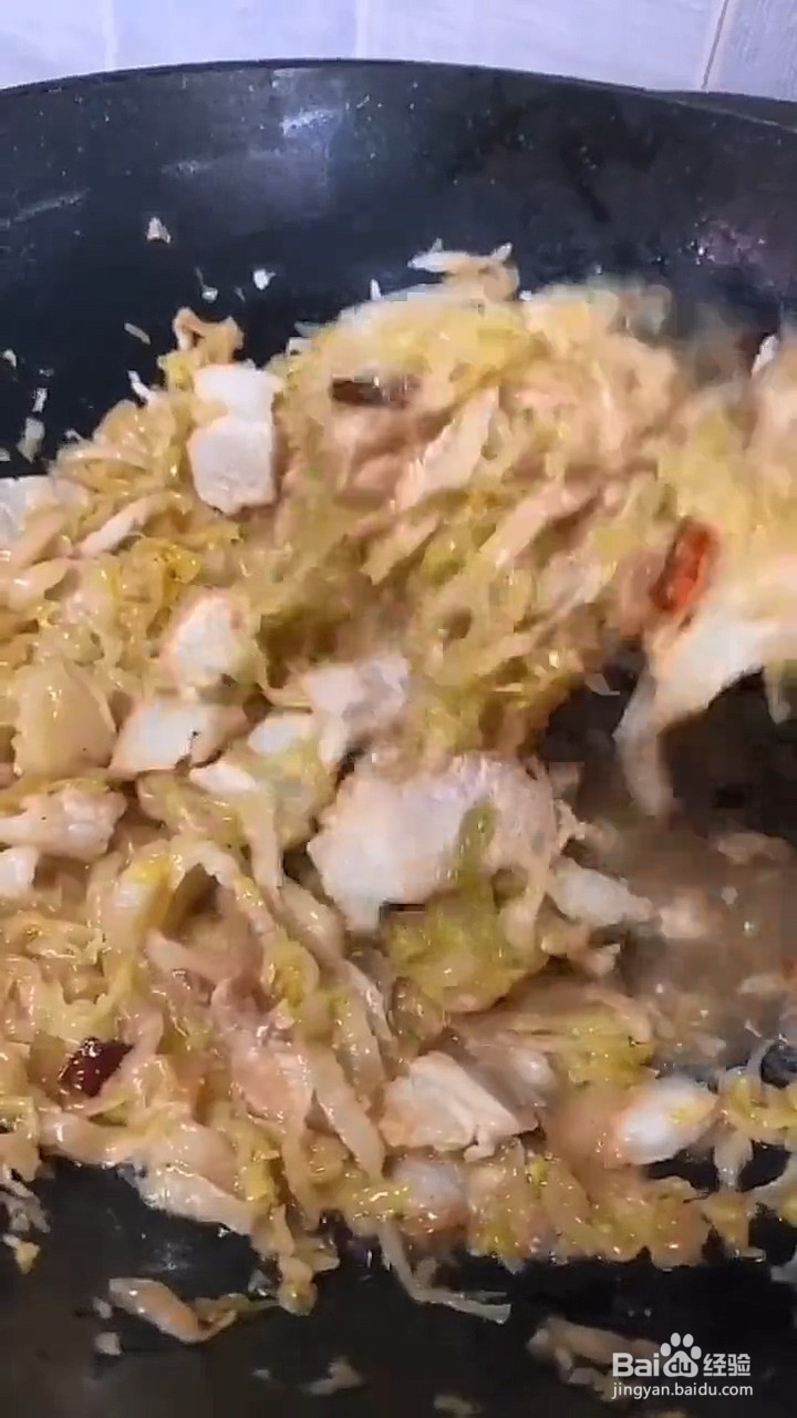 如何制作五花肉炒酸菜？