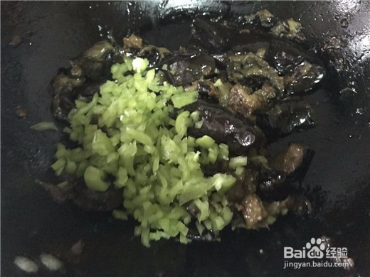 如何做长茄子,创新美食——青椒扒茄子