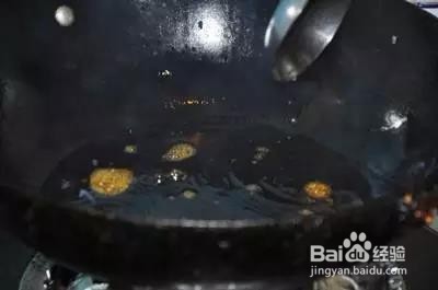新疆大盘鸡的家常做法