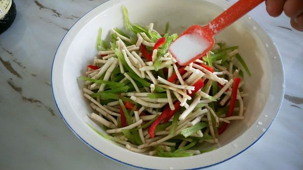 青笋丝拌折耳根
