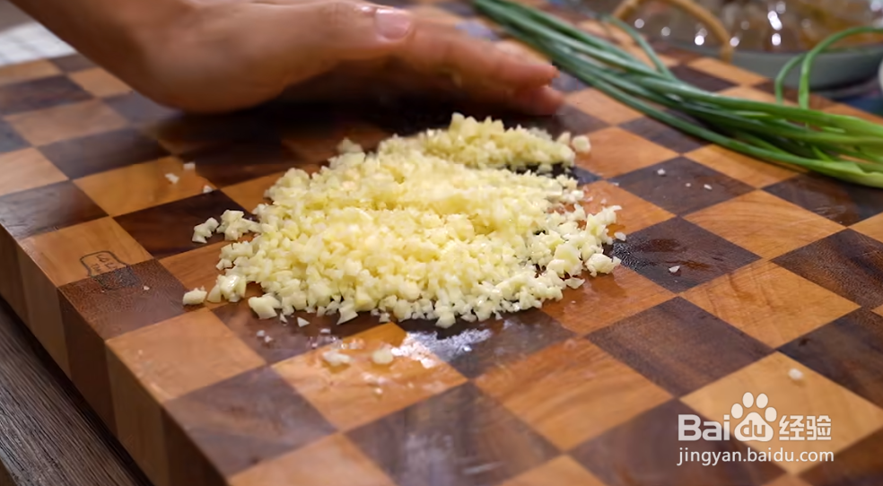 蒜蓉油焖大虾制作