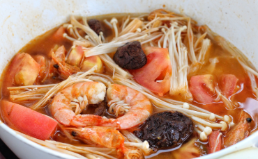 带你做暖胃蔬菜大虾豆腐汤