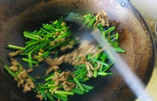 韭苔炒牛肉怎么做