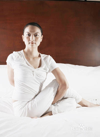 女生专用睡前瑜伽——脊柱扭动式