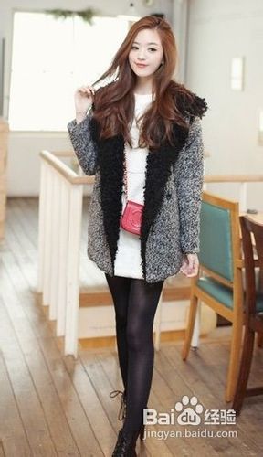 冬季服装搭配，呢子大衣+裙干练优雅
