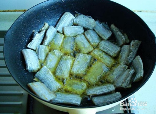 带鱼炖豆腐的做法