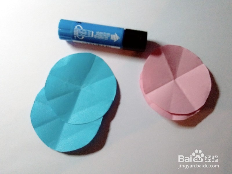 用圆纸片制作个性信封