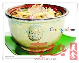 鲜香浓郁_腊猪蹄煲土公鸡