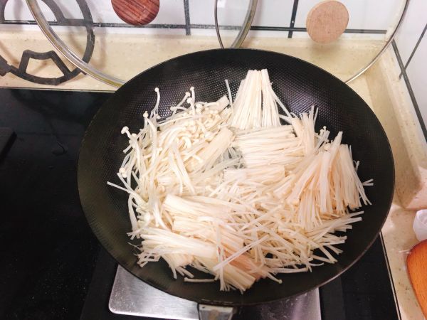 金针菇炒西红柿