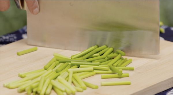 辣椒蚕豆炒蒜薹