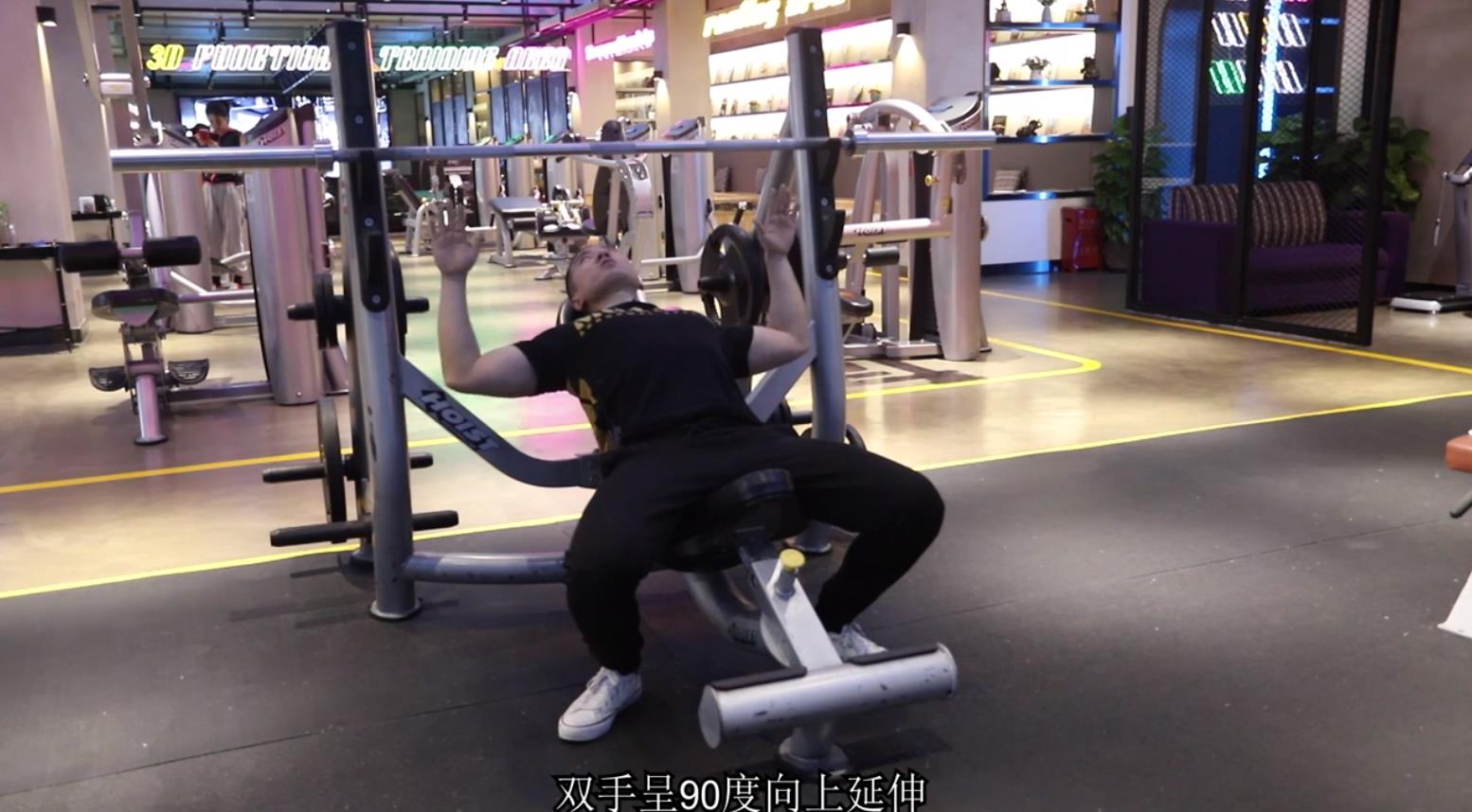 如何塑造饱满胸肌