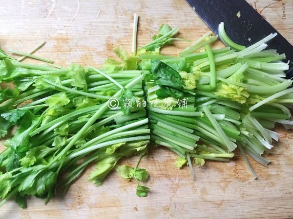 芹菜胡萝卜炒肉丝