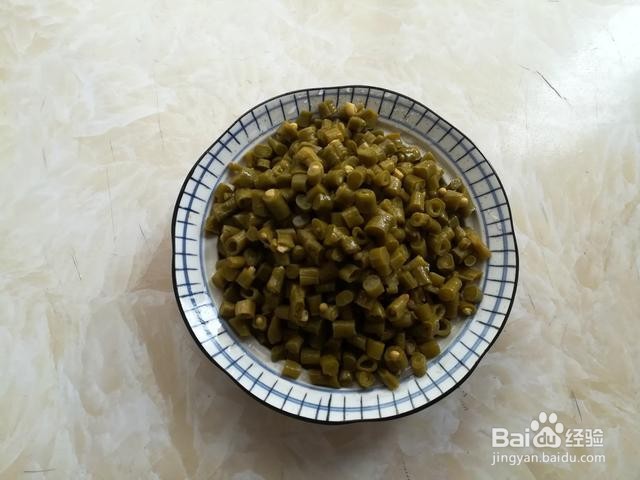 家庭自制酸豆角炒鸡杂
