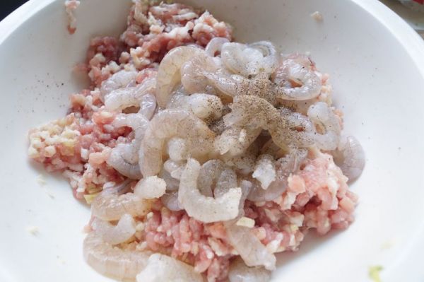 鲜虾芹菜大馄饨