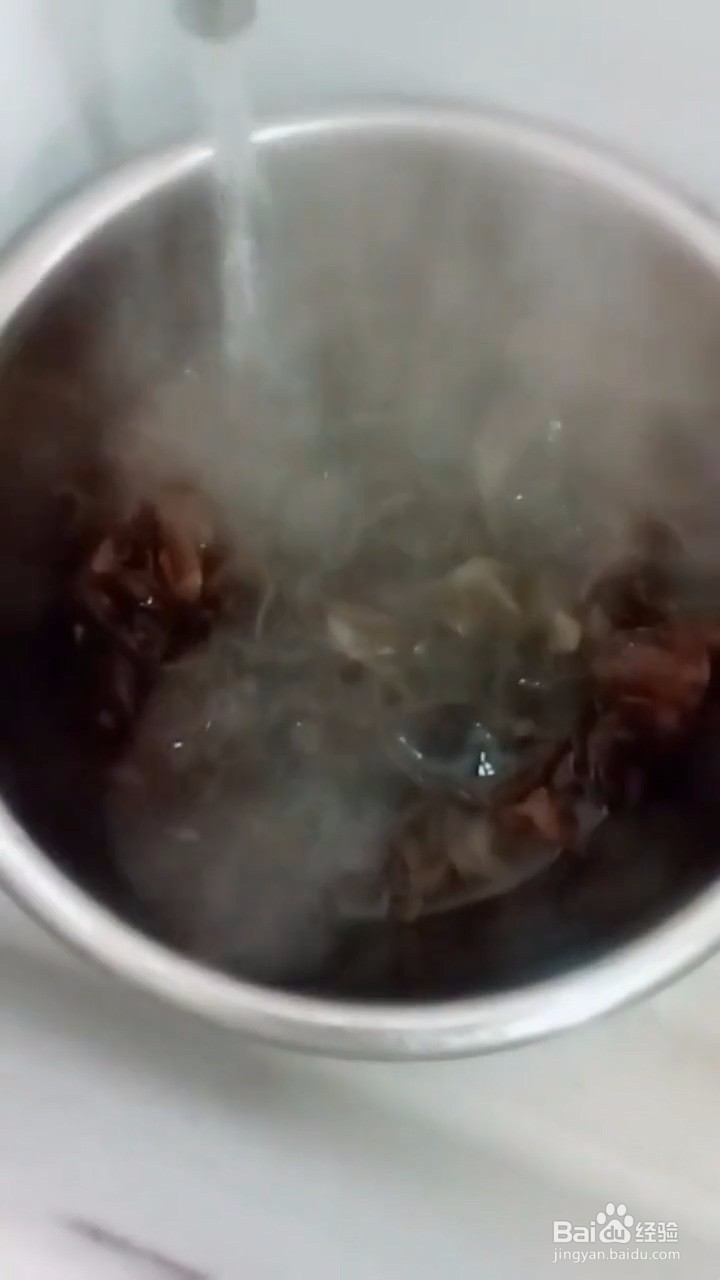 如何自制美味好吃的凉拌黑木耳