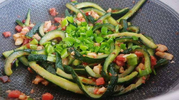 蒜辣肉酱脆瓜条