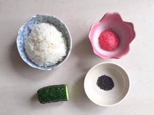 食补佳品草莓饭团的做法