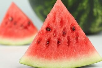 夏天吃西瓜的六个弊端！你们知道吗