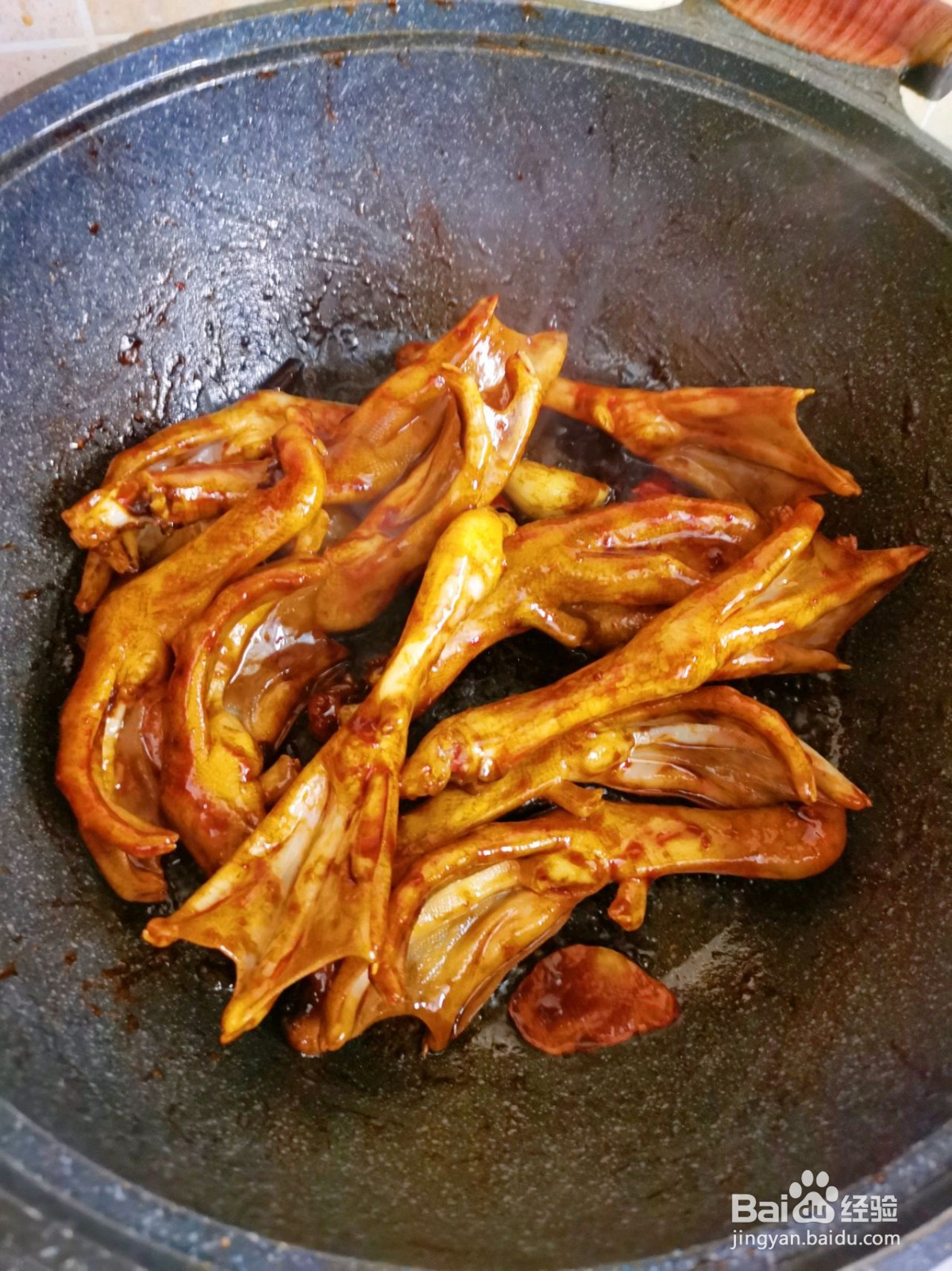酱香鸭掌煲怎么做