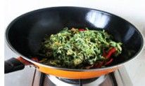 颠覆传统的野菜吃法——炒杂粮野菜