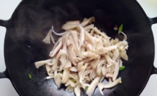 鲜美双菇蛋花汤