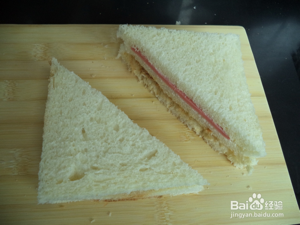 烤肉松三明治怎么做