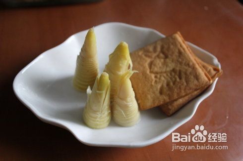 上海清明时节最经典家常小菜——香干笋尖拌马兰