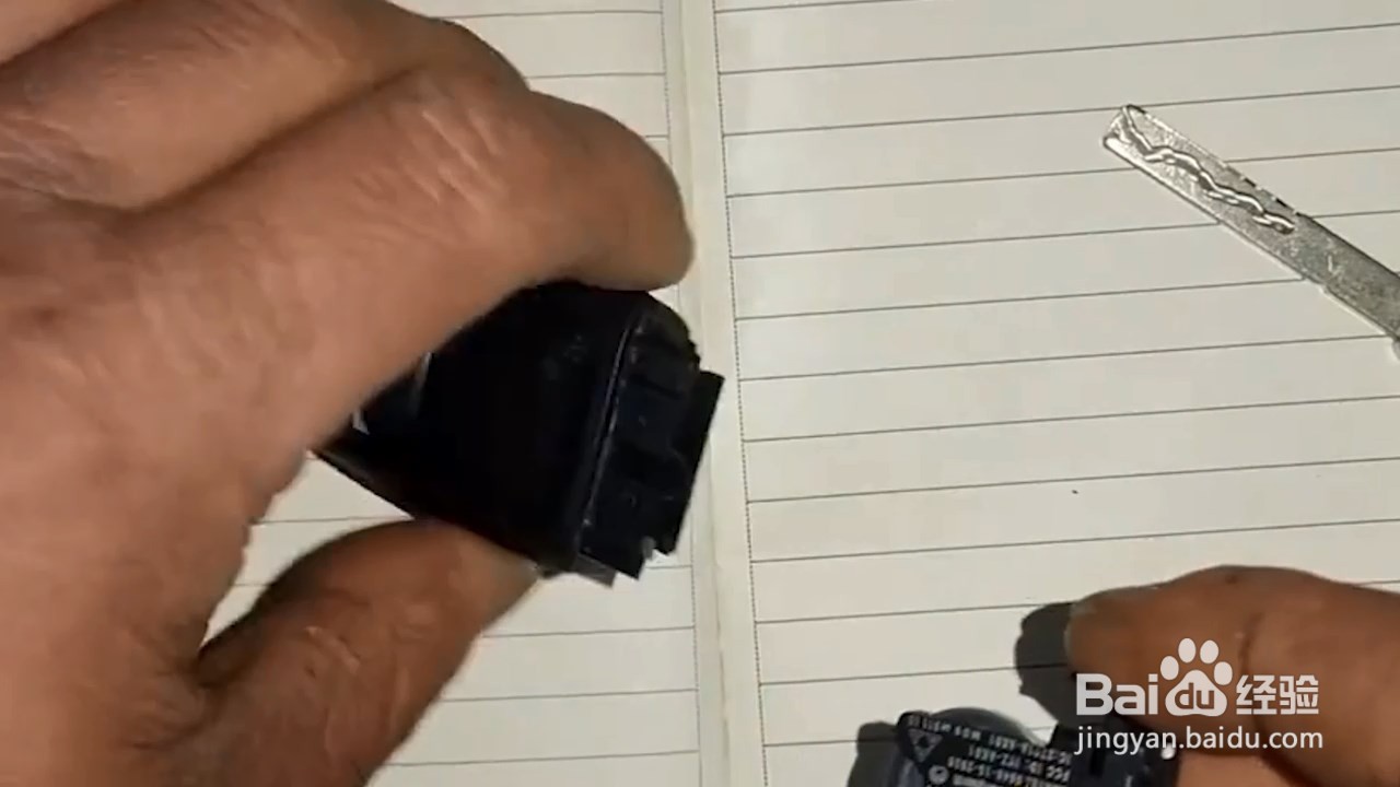 奥迪车钥匙怎么换电池