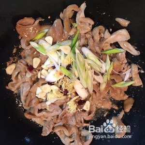 自制美味尖椒肥肠