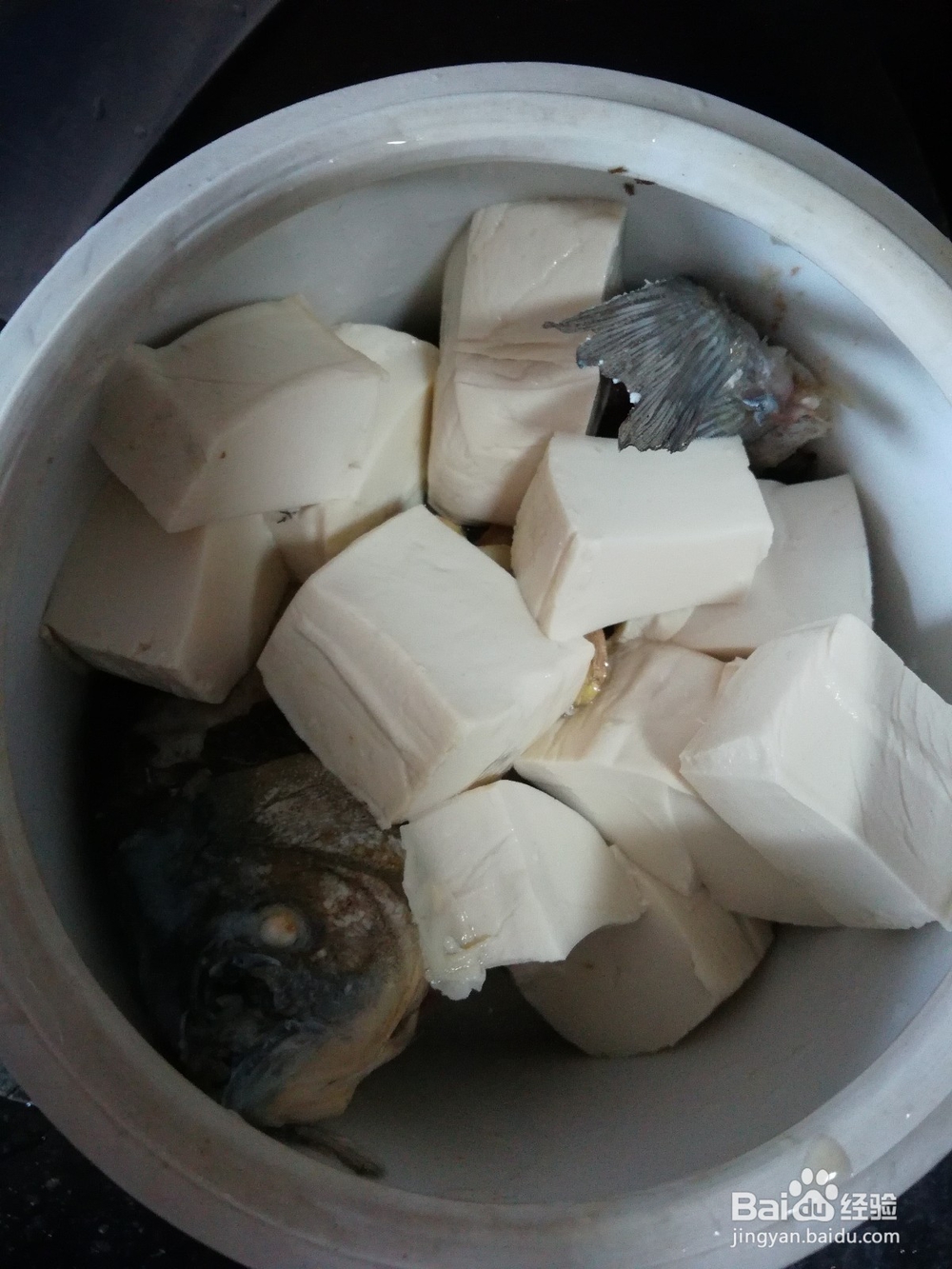 鲫鱼煲豆腐汤