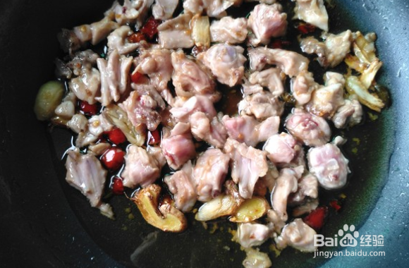 怎么做青椒炒兔肉