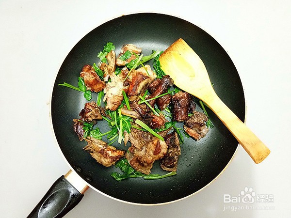 椒盐鸭架的步骤