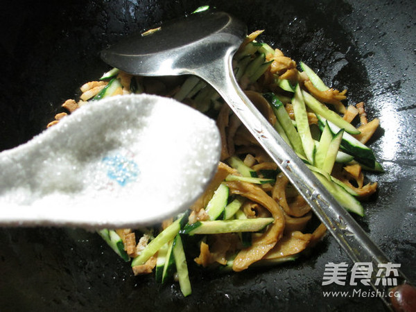 五花肉面筋炒青瓜