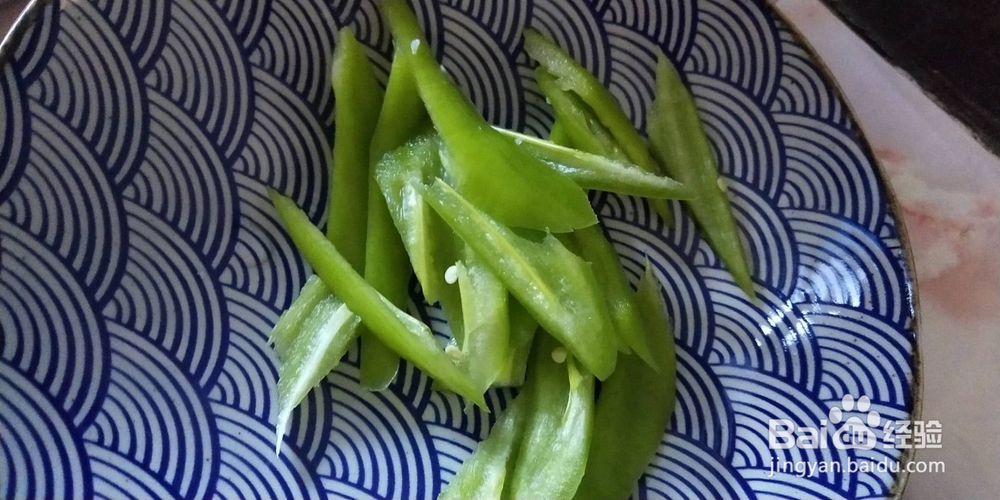 怎样制作美味的酸辣藕丁