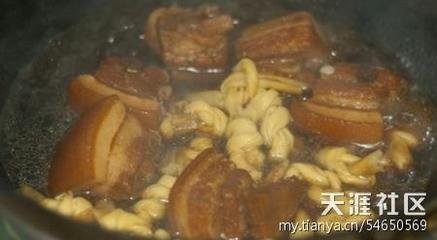 美味无水蘑菇红烧肉