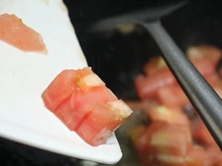 西红柿鸡蛋酥肉面怎么做？