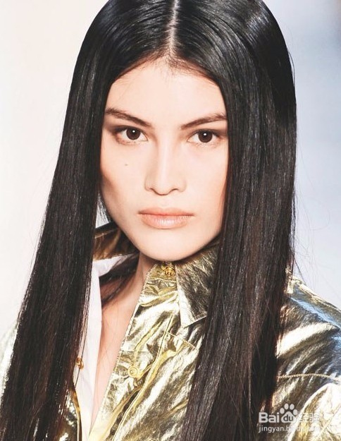 干练中分 打造别具一格女人味，无刘海盛行