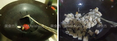 蒜蓉辣酱炒芦笋藕丁