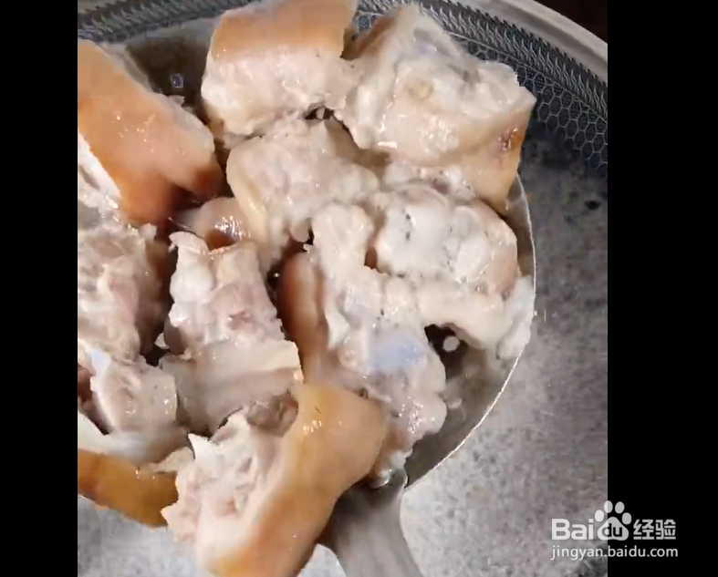 如何用电饭煲做黄豆焖蹄脚？