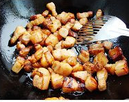 杏鲍菇红烧肉——夏季解馋无负担