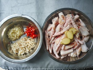 沙姜鸡脚的做法