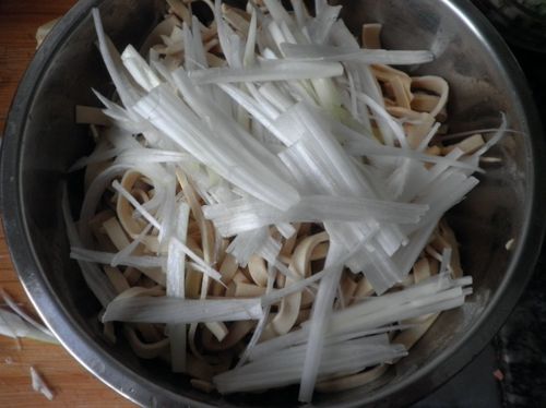 一吃上瘾--葱油炝拌豆腐皮