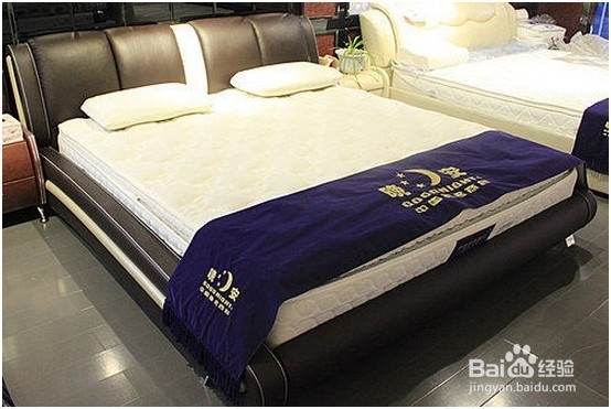 搭配什么类型的床妆点卧室