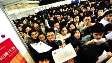 当今社会大学生毕业是面临失业吗