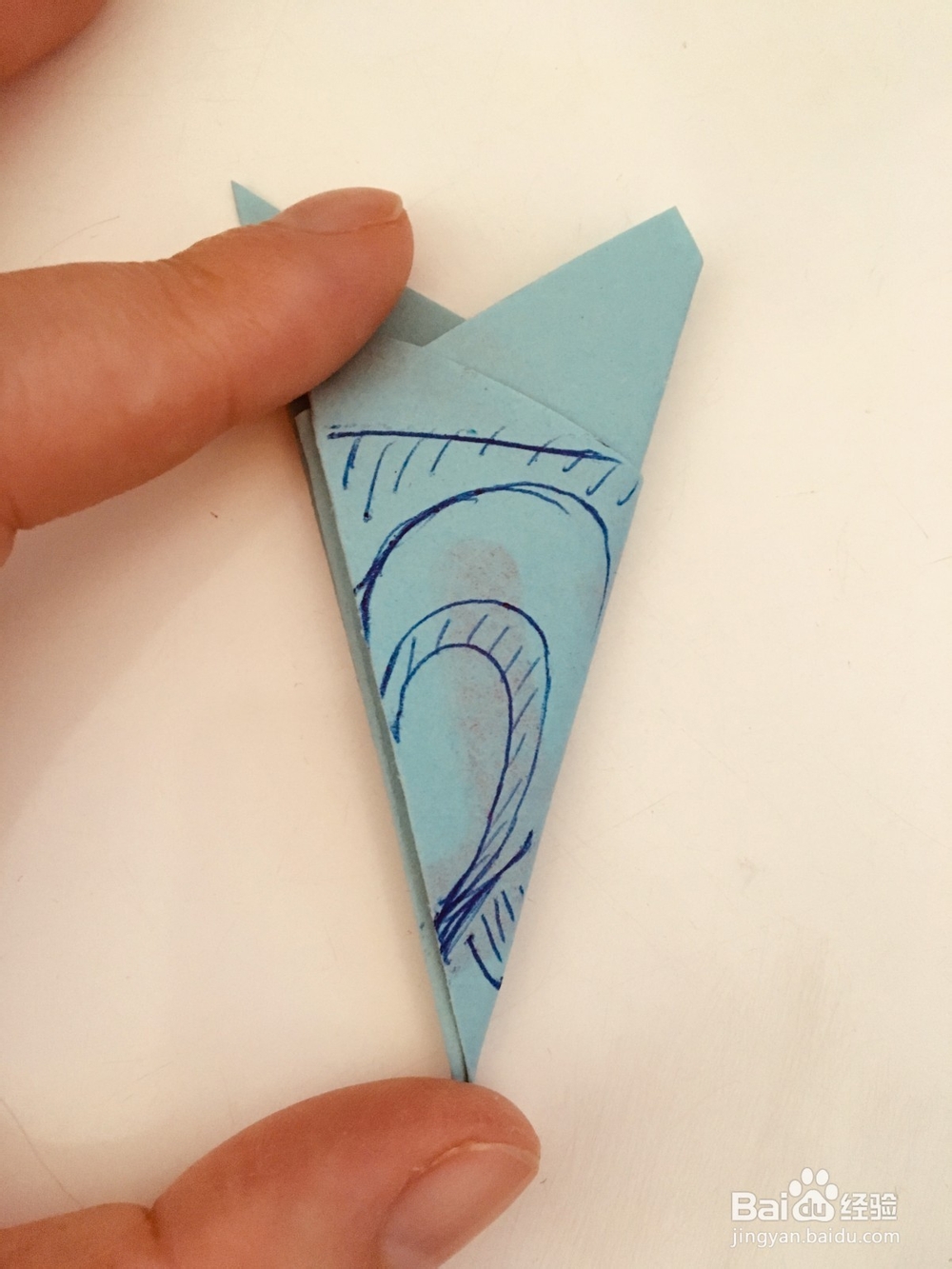 怎样剪出五瓣心形窗花?