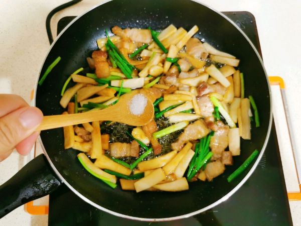 五花肉炒杏鲍菇