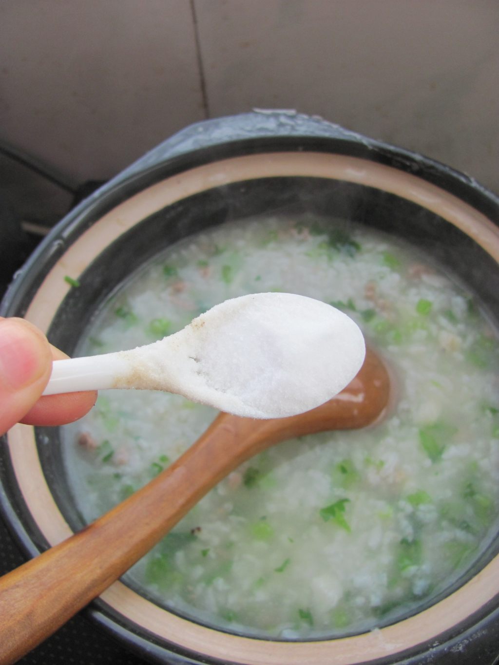 教你做芹菜肉末粥，味道美极了