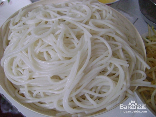 简单好吃的适合夏天吃的开胃凉拌米粉做法