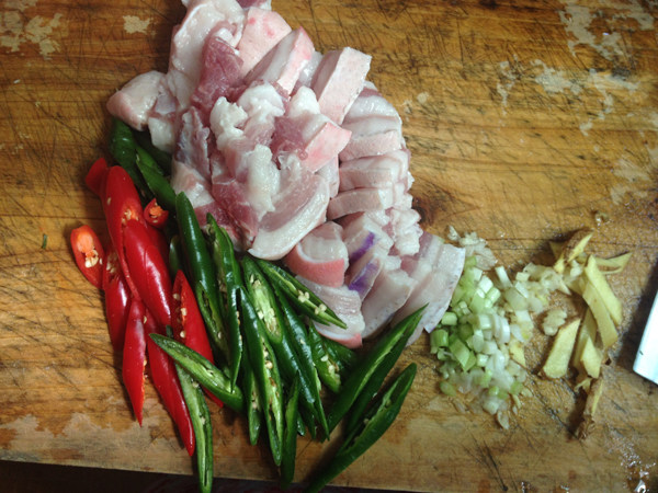 教你做美味的线椒五花肉,是一道不错的菜